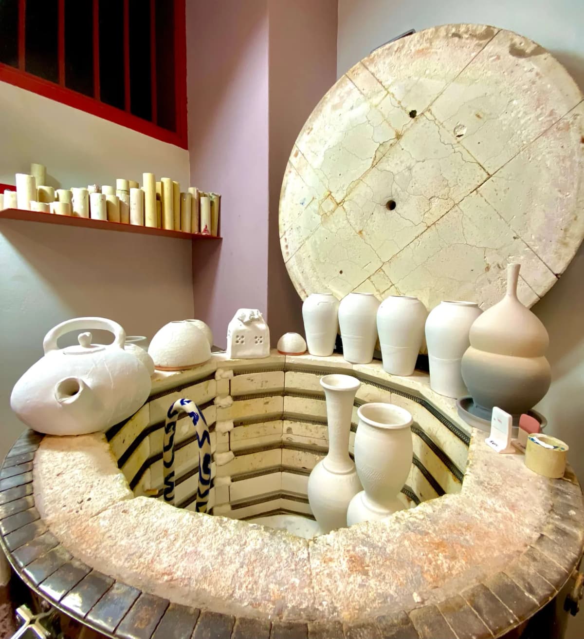 Kiln firing process with ceramic pieces